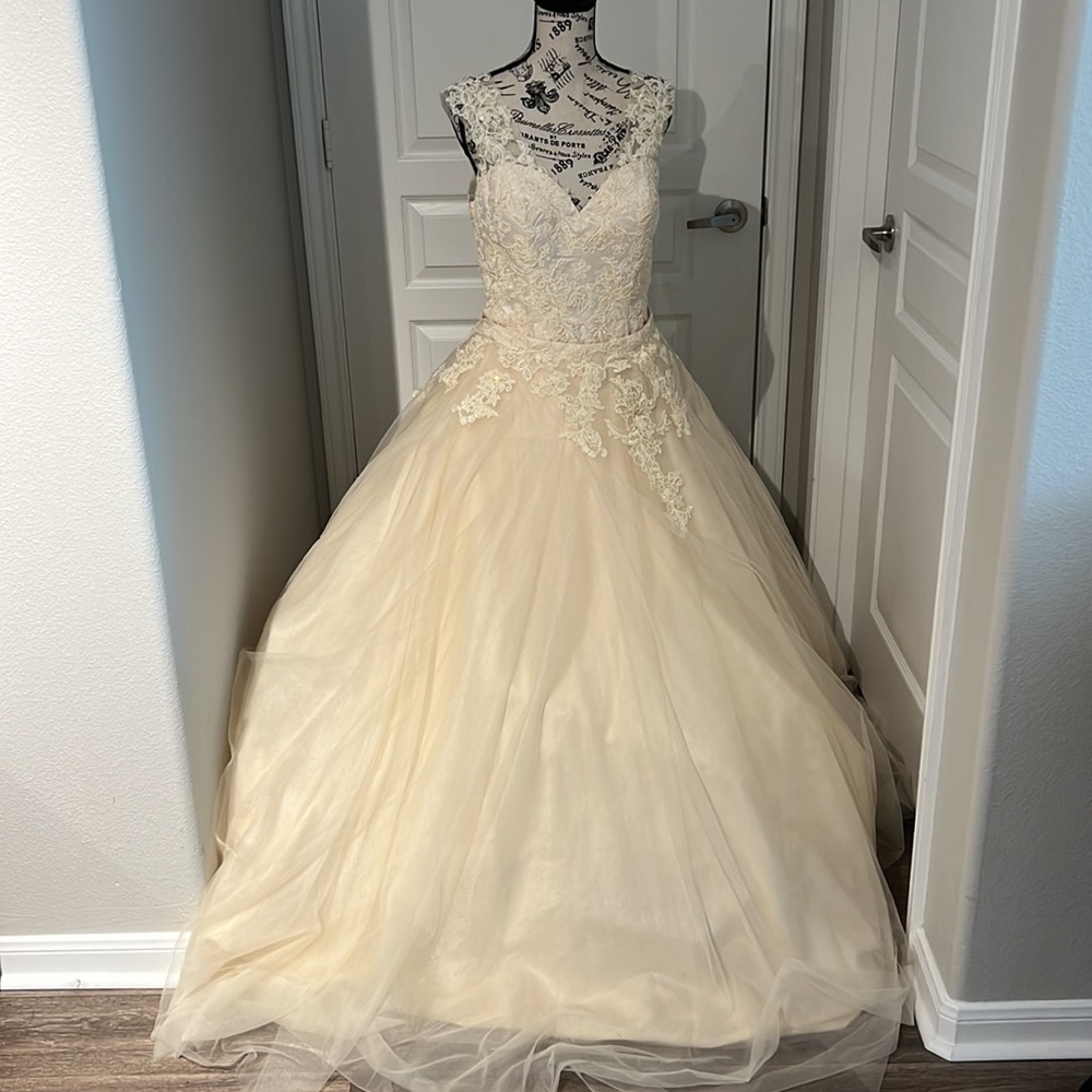 NEW Mary's 2 Pc Champagne Quinceañera or Wedding Gown, Size 12. Removable skirt
